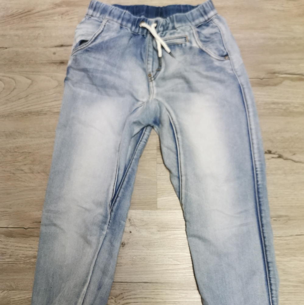 Nwot, heavy jogger-style jeans, size small (6)